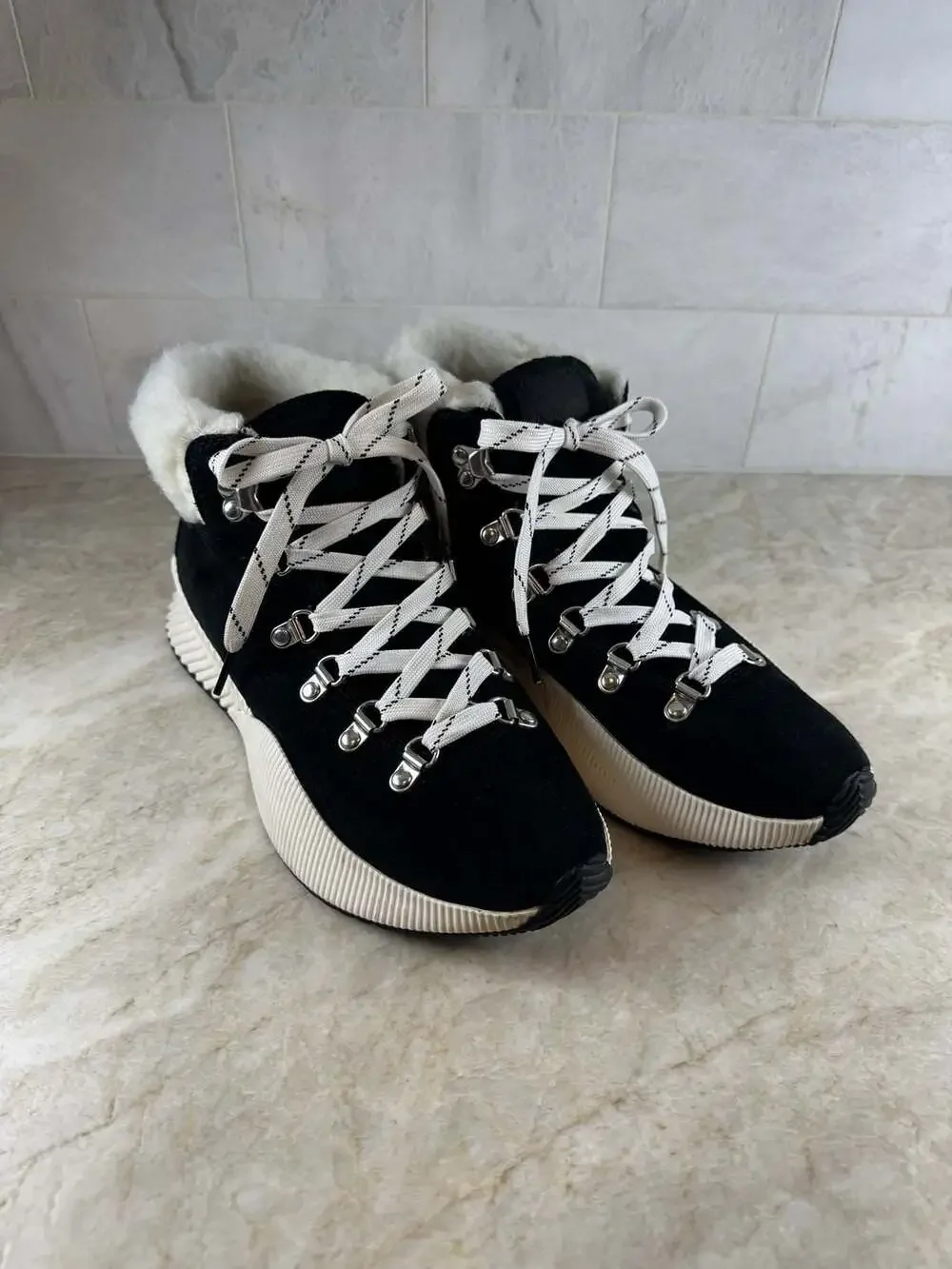 Sorel Out N About III Conquest Waterproof Boots Black White Women 9 NL4434-010